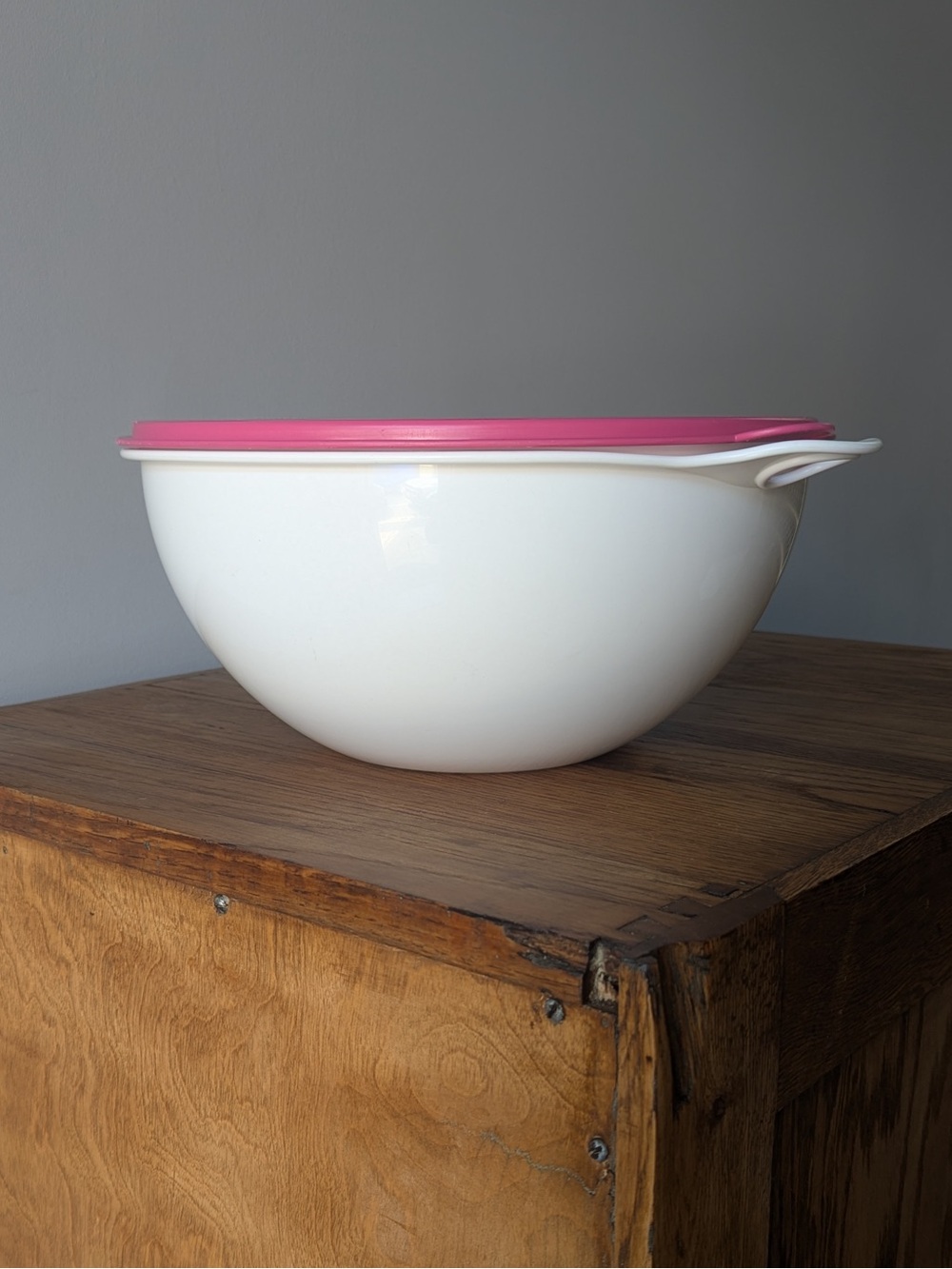 Tupperware 32 Cup Thatsa Bowl White w/ Pink Lid - V 2539 2540 - Picture 4 of 16